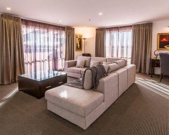 Fino Hotel & Suites - Christchurch - Stue