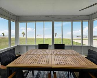 Mag Beach Refuge - Bayfront - Port Lavaca - Dining room