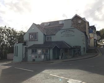 Rose and Crown - Goodwick - Budova