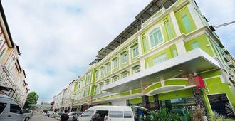 ZEN Rooms Near Fery Terminal Batam Centre - Batam - Bina