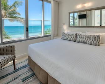 On The Beach Noosa - Noosa Heads - Bedroom