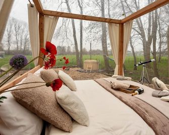 Bubbeltent in bos met hottub, 20m Amsterdam - Zuidoostbeemster