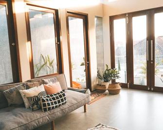 Ri Rin's - 2 Bedrooms - New, Modern, Luxurious - Kuta - Living room