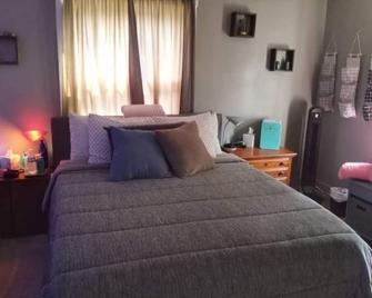 Home Away from Home - Norton - Bedroom