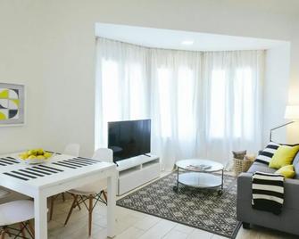 The Lucky Flats - Poeta Quintana - Alicante - Huiskamer