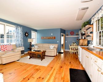 Camden Harborfront Loft Located on Main Street in Downtown Camden - Camden - Wohnzimmer