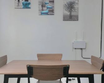 Updated Fully Furnished Charming townhome with AC in Bogo City - Bogo City - Dining room