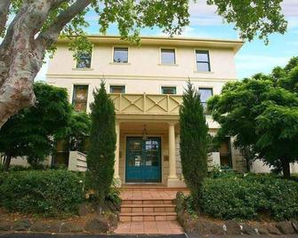 1br - 377m2 - \'Beach House\' - (Victoria) - Richmond - Building