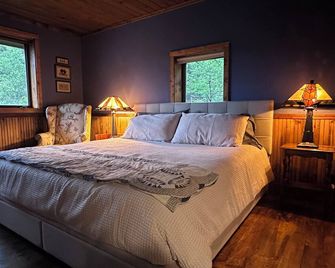 Expect! Wow! Jacuzzi, Game Room, Fire Pit, Waterbed, Massage Chair, Remodel 2024 - Glenwood Springs - Bedroom