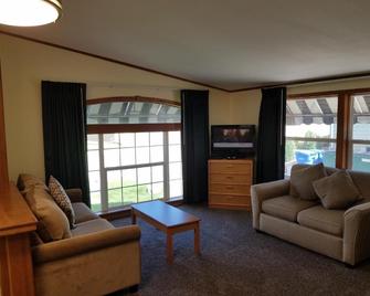 Black Hawk Motel & Suites - Wisconsin Dells