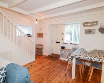 Little Barn Cottage - Fishguard - Dining room