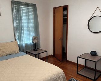 Charming 2-bedroom house with WiFi, AC in superb Bedford - Bedford - Ložnice