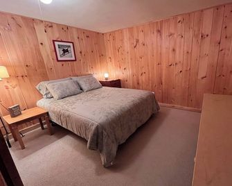 Cozy 2 bedroom minutes from Okemo base lodge - Inquire about seasonal rental - Ludlow - Camera da letto