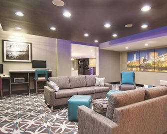 La Quinta Inn & Suites by Wyndham Cleveland Airport West - North Olmsted - Lounge