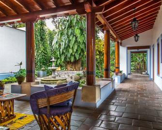 Beautiful home in charming town of Cofradia - Comala - Patio
