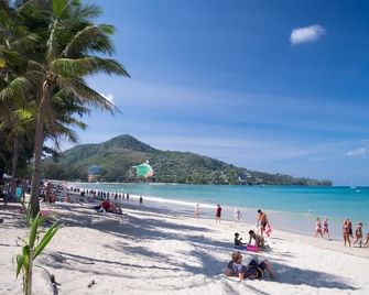 Naka Resort - Kamala - חוף