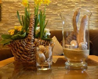 Ferienwohnung „feelings“, 45 M², 1-3 Personen, Schlafzimmer, Wohnküche, Dusche/Wc, Balkon, Wlan - Unterwössen - Restaurant