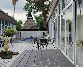 Mercy Hostel - צ'אנג ראי - פטיו