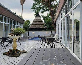 Mercy Hostel - צ'אנג ראי - פטיו