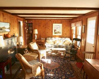 Cottage on the Maine coast with stunning views and 245 ft of sandy waterfront - Spruce Head - Sala de estar