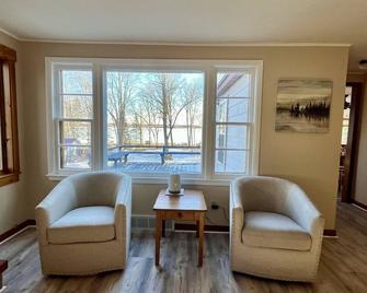 North Shores Cottage on Lake Noquebay - Wausaukee