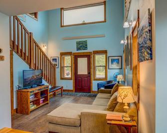 Barnes on Boundary Unit A - West Yellowstone - Sala de estar