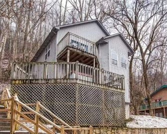 Prime location 1.7 miles to Ober Gatlinburg - Gatlinburg - Building