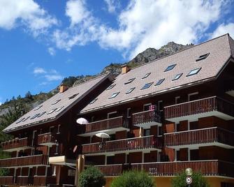 - - The Dahu - - - Allos - Bâtiment
