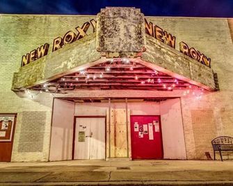 The Hooker Hotel - 'Unique, Cool, and Spacious, with a killer location' - Clarksdale - Gebouw