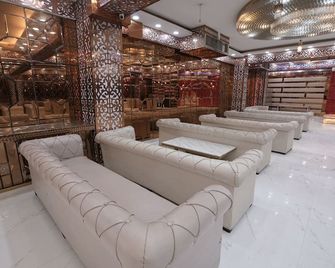 The Grand Palace - Ghāziābād - Salónek