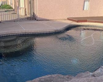 Pool home in Phoenix Retreat close to everything! - Tolleson - Pool