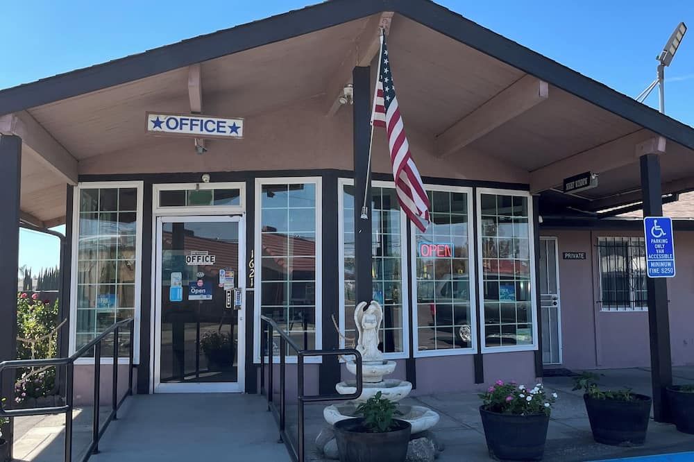 Maple Inn & Suites - Los Banos - Building