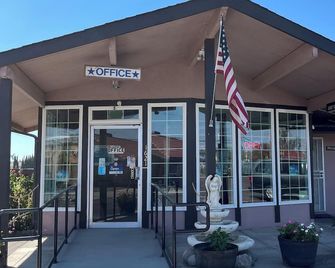 Maple Inn & Suites - Los Banos - Building