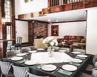 “WaterView\' The Pool Pavilion, waterfront property assisted handicap access. - Moseley - Comedor