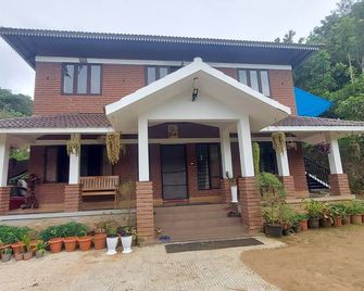 Blue Hills View, a peaceful retreat nestled in the Attapadi mountains. - 마나르카드 - 건물