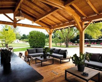 Family room breakfast private pool and garden - Noves - Patio