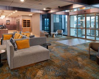La Quinta Inn & Suites by Wyndham Seattle Sea-Tac Airport - SeaTac - Lobby