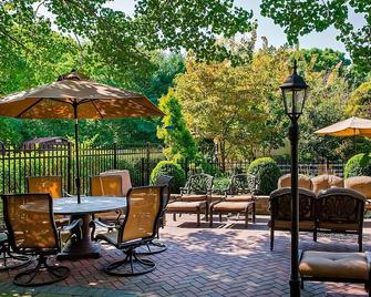 Stay Connected & Explore the Jersey Shore Region with Parking & Swimming Pool! - Tinton Falls - Binnenhof