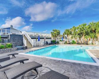 Bay View, Pool Access Romantic Galveston Retreat! - Galveston - Piscina