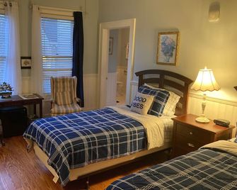 Bowman · Bowman room at The Herren House - Waynesville - Ložnice