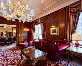 Fairmont Grand Hotel Kyiv - Kyiv - Habitación