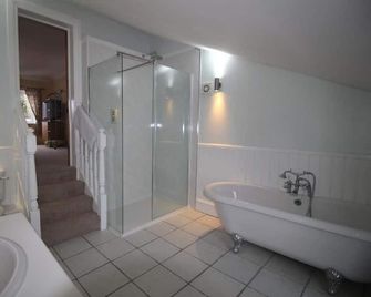 Bryncoch - Llanelli - Bathroom