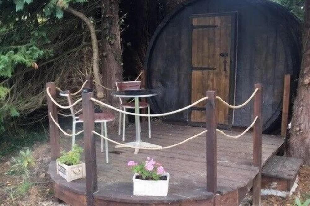 Charming 2-Bed Cabin In Domfront-En-Poir - Domfront-en-Poiraie - Patio