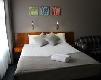 105 On The Park - Bordertown - Bedroom