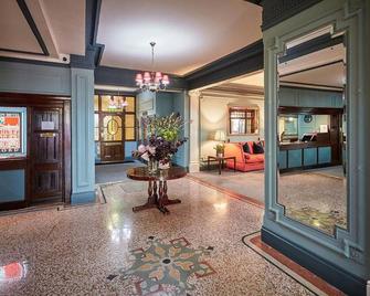 جرين دراجون هوتل - هيرفورد - ردهة