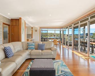 19 Lakeview Drive Narooma - Narooma - Living room