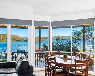 7 53 Forsters Bay Road Blue Water Villas - Narooma - Dining room