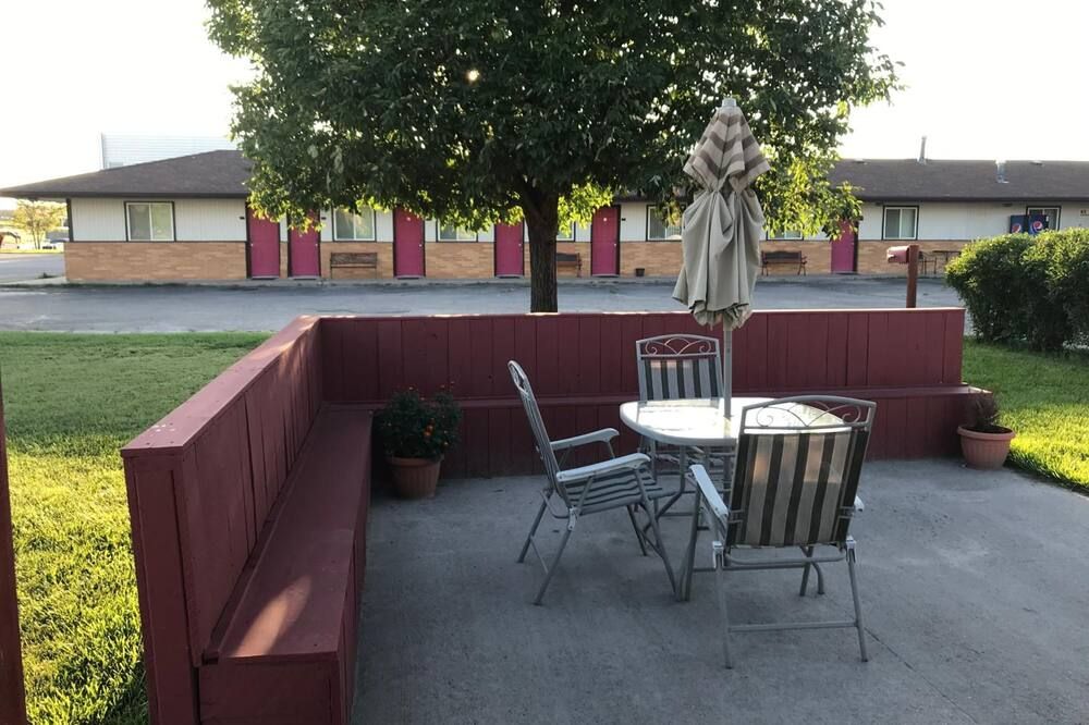 Motel Grand - Chadron - Patio