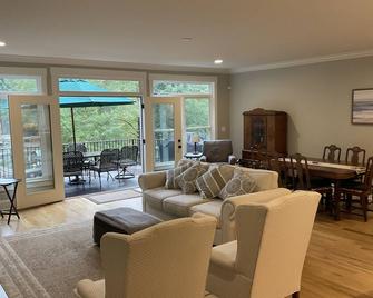 Lakefront Custom Home /w Private Dock on Cove. Finished Basement. 2 Kitchens - Statesville - Living room