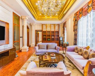 Wulanchabu Berun Hotel - Ulunqab - Living room